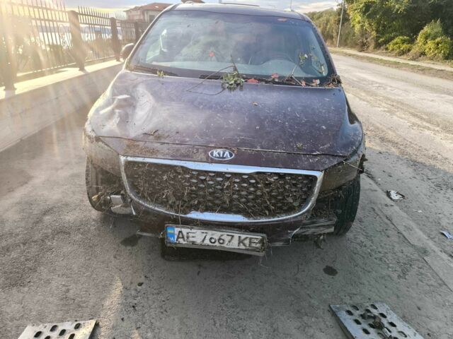 Красный Киа Седона, объемом двигателя 0 л и пробегом 36 тыс. км за 7528 $, фото 3 на Automoto.ua