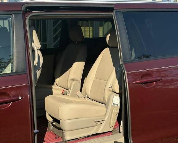 Красный Киа Седона, объемом двигателя 3.34 л и пробегом 105 тыс. км за 14000 $, фото 5 на Automoto.ua