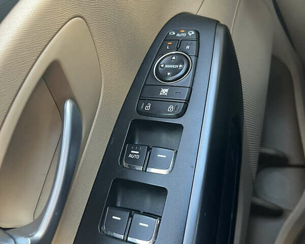 Красный Киа Седона, объемом двигателя 3.34 л и пробегом 126 тыс. км за 14990 $, фото 17 на Automoto.ua