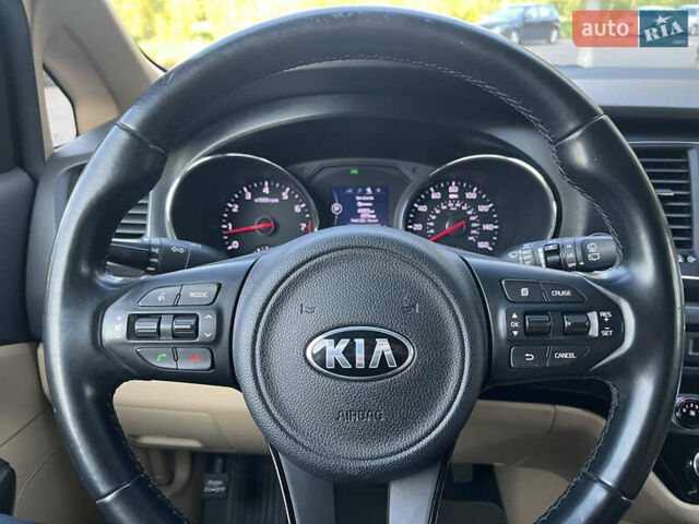 Красный Киа Седона, объемом двигателя 3.34 л и пробегом 126 тыс. км за 14990 $, фото 11 на Automoto.ua