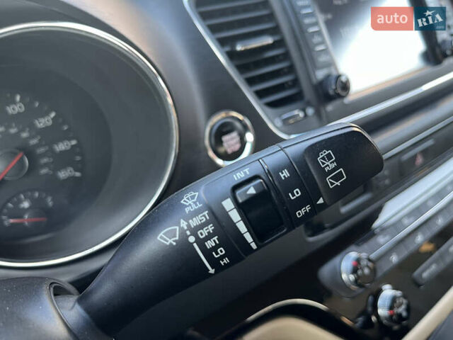 Красный Киа Седона, объемом двигателя 3.34 л и пробегом 126 тыс. км за 14990 $, фото 18 на Automoto.ua