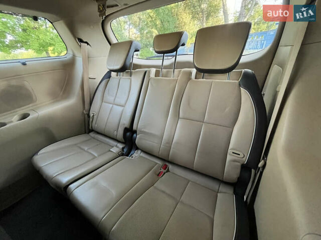 Красный Киа Седона, объемом двигателя 3.34 л и пробегом 126 тыс. км за 14990 $, фото 20 на Automoto.ua