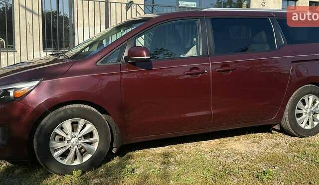 Красный Киа Седона, объемом двигателя 3.34 л и пробегом 105 тыс. км за 14000 $, фото 1 на Automoto.ua