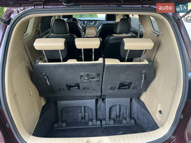 Красный Киа Седона, объемом двигателя 3.34 л и пробегом 126 тыс. км за 14990 $, фото 24 на Automoto.ua