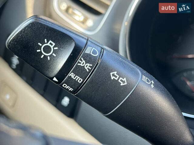 Красный Киа Седона, объемом двигателя 3.34 л и пробегом 126 тыс. км за 14990 $, фото 19 на Automoto.ua