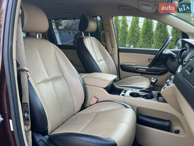 Красный Киа Седона, объемом двигателя 3.34 л и пробегом 126 тыс. км за 14990 $, фото 9 на Automoto.ua