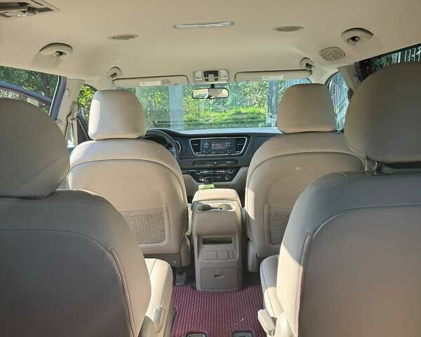 Красный Киа Седона, объемом двигателя 3.34 л и пробегом 105 тыс. км за 14000 $, фото 3 на Automoto.ua