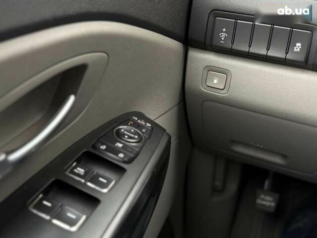 Киа Седона, объемом двигателя 3.3 л и пробегом 125 тыс. км за 15300 $, фото 25 на Automoto.ua