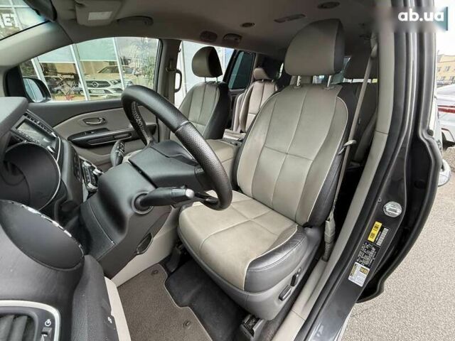 Киа Седона, объемом двигателя 3.3 л и пробегом 125 тыс. км за 15300 $, фото 13 на Automoto.ua