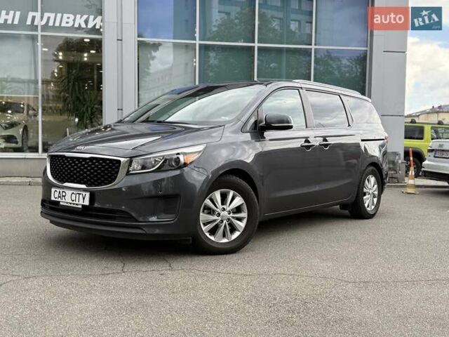 Серый Киа Седона, объемом двигателя 3.34 л и пробегом 125 тыс. км за 14800 $, фото 2 на Automoto.ua