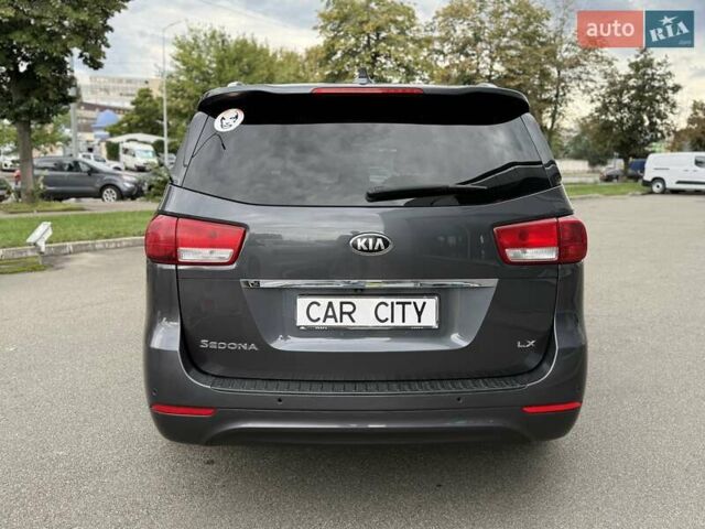 Серый Киа Седона, объемом двигателя 3.34 л и пробегом 125 тыс. км за 14800 $, фото 5 на Automoto.ua