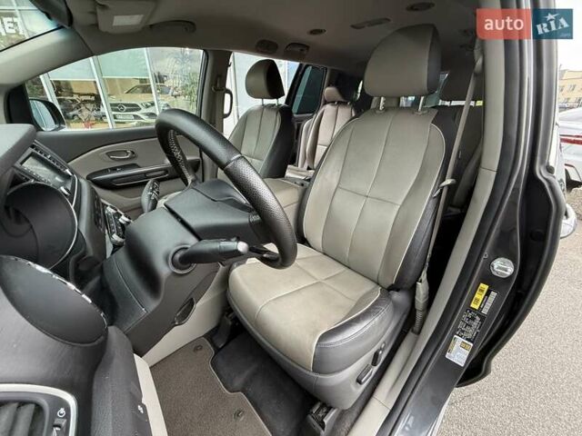 Серый Киа Седона, объемом двигателя 3.34 л и пробегом 125 тыс. км за 14800 $, фото 13 на Automoto.ua
