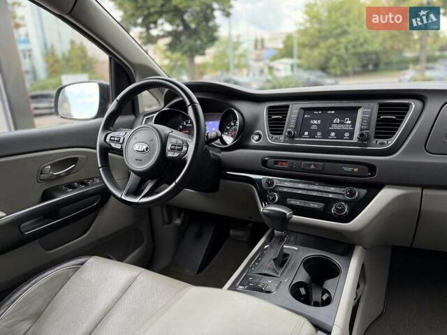 Серый Киа Седона, объемом двигателя 3.34 л и пробегом 125 тыс. км за 14800 $, фото 9 на Automoto.ua