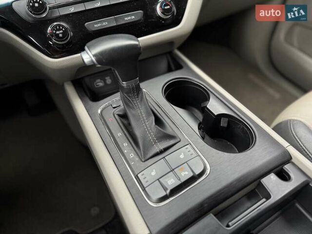 Серый Киа Седона, объемом двигателя 3.34 л и пробегом 125 тыс. км за 14800 $, фото 24 на Automoto.ua