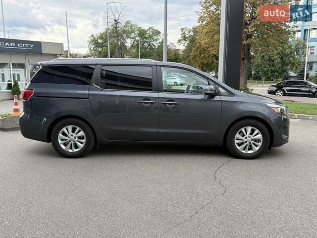 Серый Киа Седона, объемом двигателя 3.34 л и пробегом 125 тыс. км за 14800 $, фото 7 на Automoto.ua