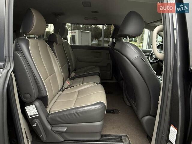 Серый Киа Седона, объемом двигателя 3.34 л и пробегом 125 тыс. км за 14800 $, фото 18 на Automoto.ua