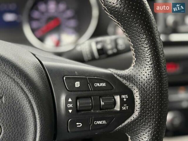 Серый Киа Седона, объемом двигателя 3.34 л и пробегом 125 тыс. км за 14800 $, фото 27 на Automoto.ua