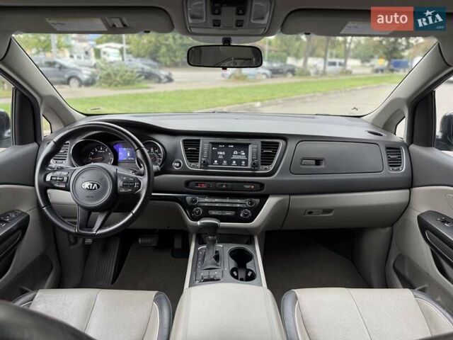 Серый Киа Седона, объемом двигателя 3.34 л и пробегом 125 тыс. км за 14800 $, фото 8 на Automoto.ua
