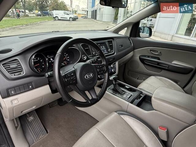 Серый Киа Седона, объемом двигателя 3.34 л и пробегом 125 тыс. км за 14800 $, фото 14 на Automoto.ua