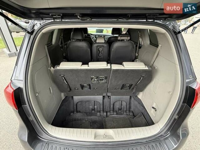 Серый Киа Седона, объемом двигателя 3.34 л и пробегом 125 тыс. км за 14800 $, фото 28 на Automoto.ua