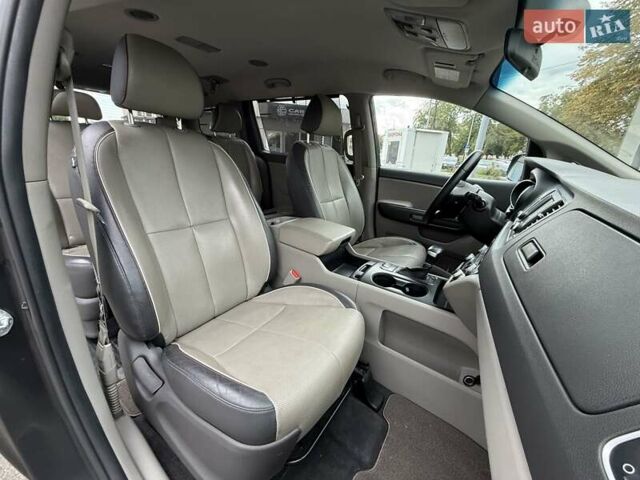 Серый Киа Седона, объемом двигателя 3.34 л и пробегом 125 тыс. км за 14800 $, фото 10 на Automoto.ua