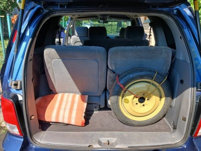 Синий Киа Седона, объемом двигателя 3.5 л и пробегом 300 тыс. км за 3700 $, фото 3 на Automoto.ua