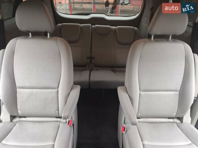 Синій Кіа Седона, об'ємом двигуна 3.34 л та пробігом 230 тис. км за 14000 $, фото 13 на Automoto.ua