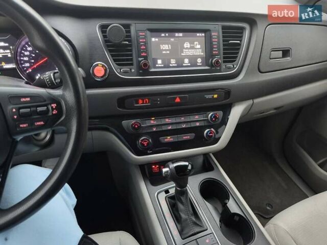 Синій Кіа Седона, об'ємом двигуна 3.34 л та пробігом 230 тис. км за 14000 $, фото 14 на Automoto.ua