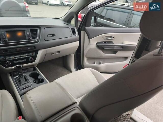 Синій Кіа Седона, об'ємом двигуна 3.34 л та пробігом 230 тис. км за 14000 $, фото 9 на Automoto.ua