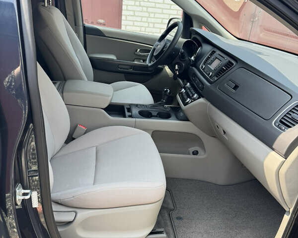 Синий Киа Седона, объемом двигателя 3.34 л и пробегом 50 тыс. км за 18700 $, фото 17 на Automoto.ua