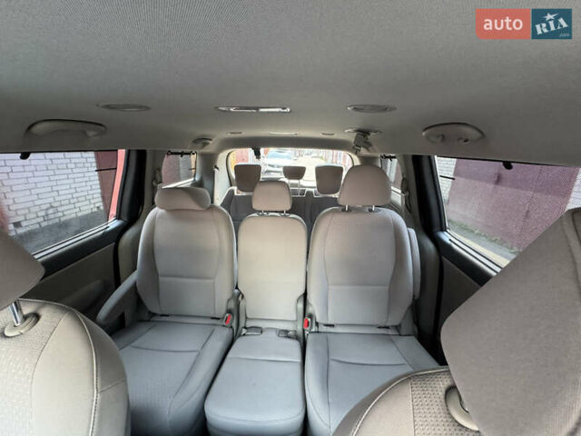 Синий Киа Седона, объемом двигателя 3.34 л и пробегом 50 тыс. км за 18700 $, фото 19 на Automoto.ua