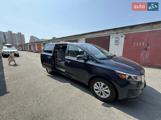 Синий Киа Седона, объемом двигателя 3.34 л и пробегом 50 тыс. км за 18700 $, фото 4 на Automoto.ua