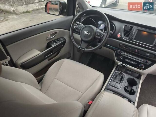 Синій Кіа Седона, об'ємом двигуна 3.34 л та пробігом 230 тис. км за 14000 $, фото 10 на Automoto.ua