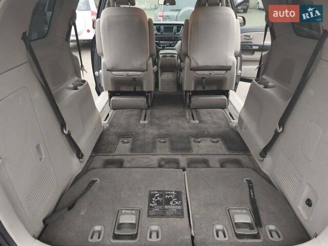 Синій Кіа Седона, об'ємом двигуна 3.34 л та пробігом 230 тис. км за 14000 $, фото 3 на Automoto.ua