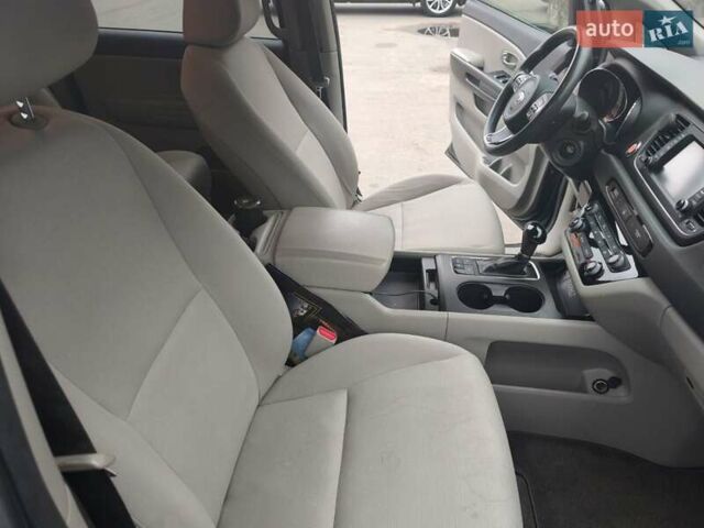 Синій Кіа Седона, об'ємом двигуна 3.34 л та пробігом 230 тис. км за 14000 $, фото 19 на Automoto.ua