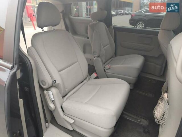 Синій Кіа Седона, об'ємом двигуна 3.34 л та пробігом 230 тис. км за 14000 $, фото 4 на Automoto.ua