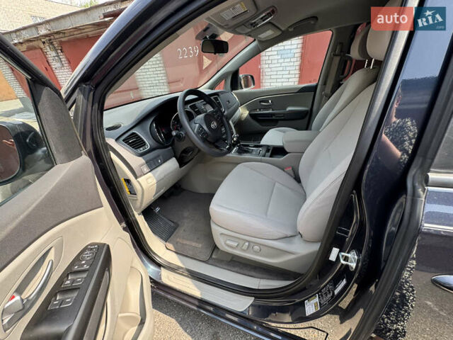 Синий Киа Седона, объемом двигателя 3.34 л и пробегом 50 тыс. км за 18700 $, фото 15 на Automoto.ua