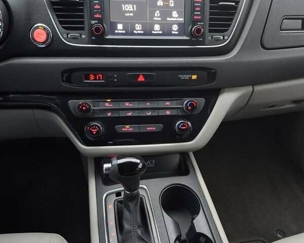 Синій Кіа Седона, об'ємом двигуна 3.34 л та пробігом 230 тис. км за 14000 $, фото 17 на Automoto.ua