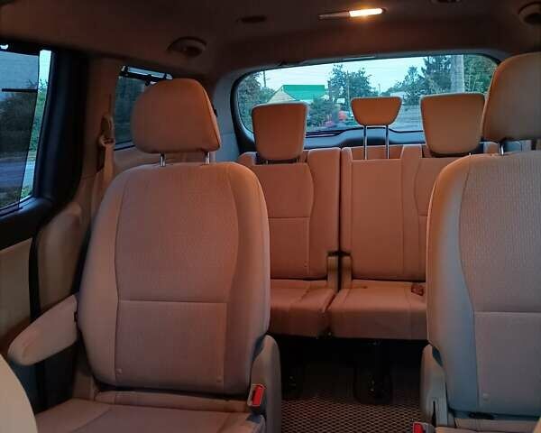 Синій Кіа Седона, об'ємом двигуна 3.34 л та пробігом 200 тис. км за 12500 $, фото 3 на Automoto.ua