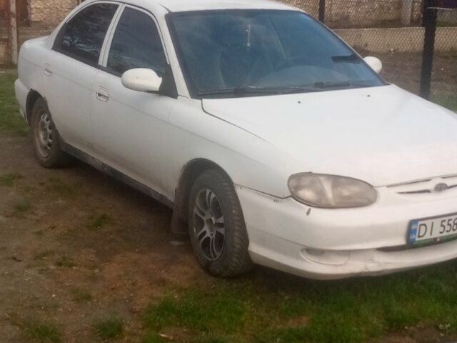 Белый Киа Сефия, объемом двигателя 1.5 л и пробегом 200 тыс. км за 1400 $, фото 2 на Automoto.ua