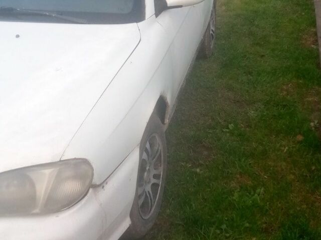 Белый Киа Сефия, объемом двигателя 1.5 л и пробегом 200 тыс. км за 1400 $, фото 7 на Automoto.ua