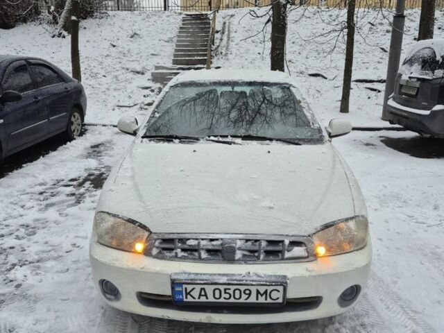 Белый Киа Сефия, объемом двигателя 1.6 л и пробегом 330 тыс. км за 2600 $, фото 1 на Automoto.ua