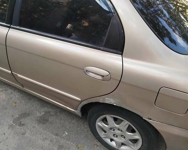Бежевый Киа Сефия, объемом двигателя 1.6 л и пробегом 270 тыс. км за 2500 $, фото 2 на Automoto.ua