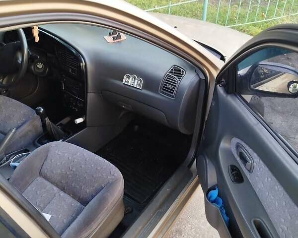 Бежевый Киа Сефия, объемом двигателя 1.6 л и пробегом 270 тыс. км за 2500 $, фото 4 на Automoto.ua