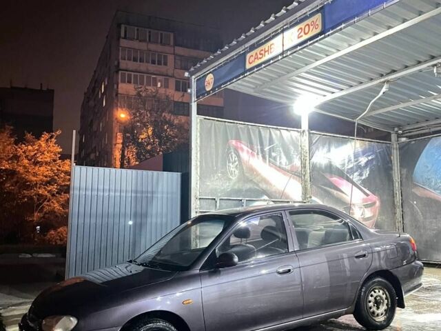 Фиолетовый Киа Сефия, объемом двигателя 1.5 л и пробегом 300 тыс. км за 2680 $, фото 4 на Automoto.ua