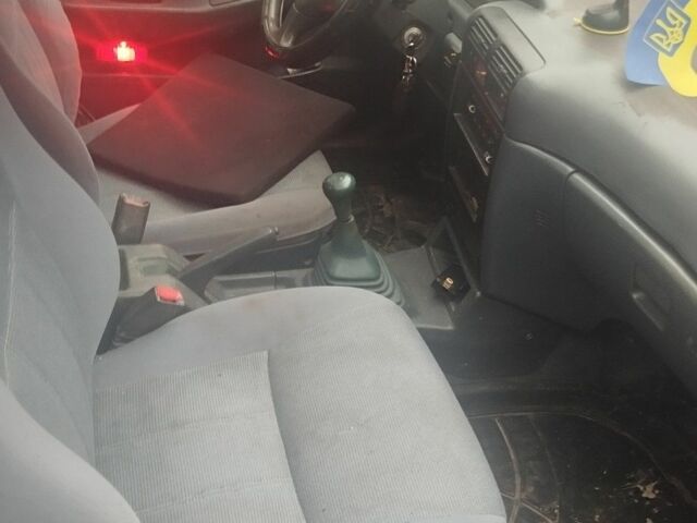 Красный Киа Сефия, объемом двигателя 1.5 л и пробегом 255 тыс. км за 1000 $, фото 1 на Automoto.ua