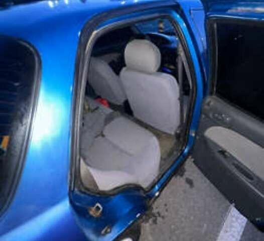 Синий Киа Сефия, объемом двигателя 1.6 л и пробегом 450 тыс. км за 800 $, фото 4 на Automoto.ua