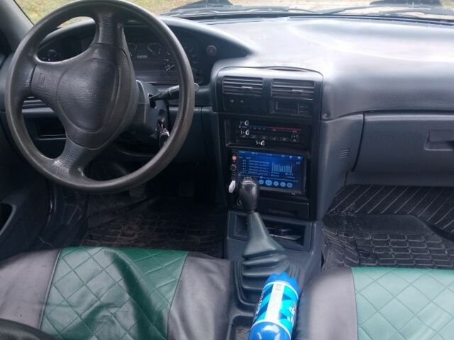 Зеленый Киа Сефия, объемом двигателя 1.5 л и пробегом 333 тыс. км за 1000 $, фото 5 на Automoto.ua