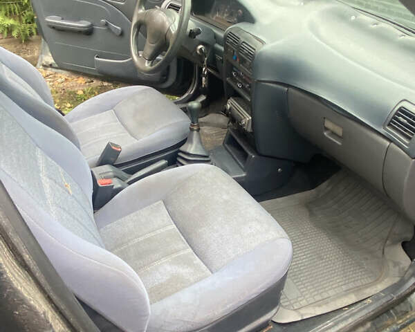 Зеленый Киа Сефия, объемом двигателя 1.6 л и пробегом 320 тыс. км за 870 $, фото 7 на Automoto.ua