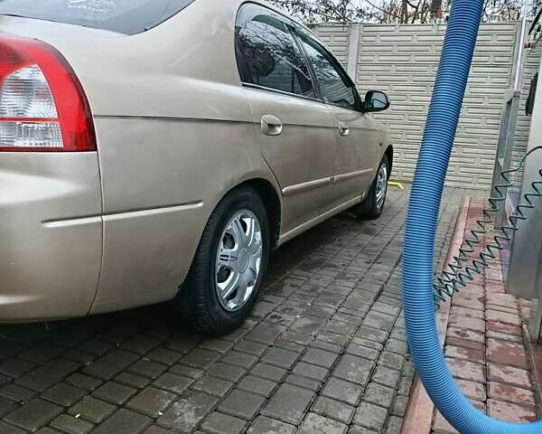 Бежевый Киа Шума, объемом двигателя 1.6 л и пробегом 268 тыс. км за 1600 $, фото 1 на Automoto.ua